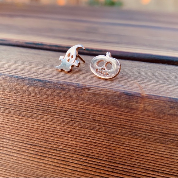 SPOOKY SILVER Stud Halloween Earrings With Gift Bag - Picture 4 of 7